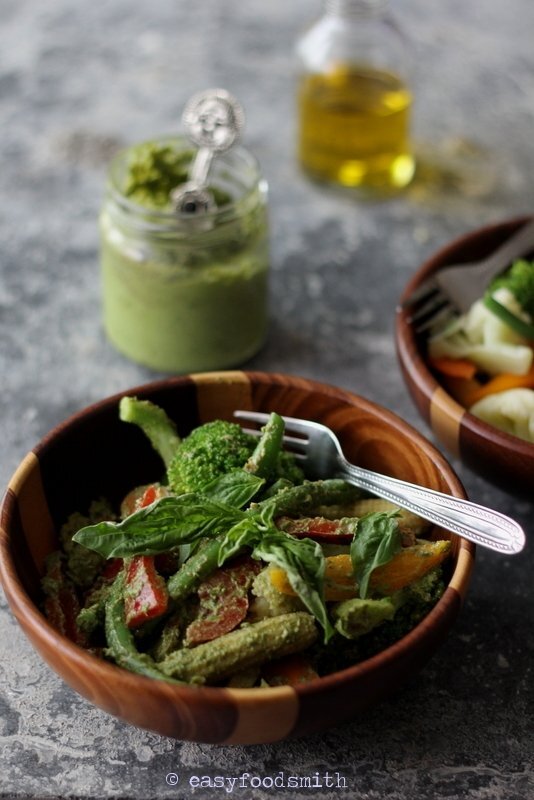 Yogurt tomato pesto dressed veggie salad Recipe Petitchef