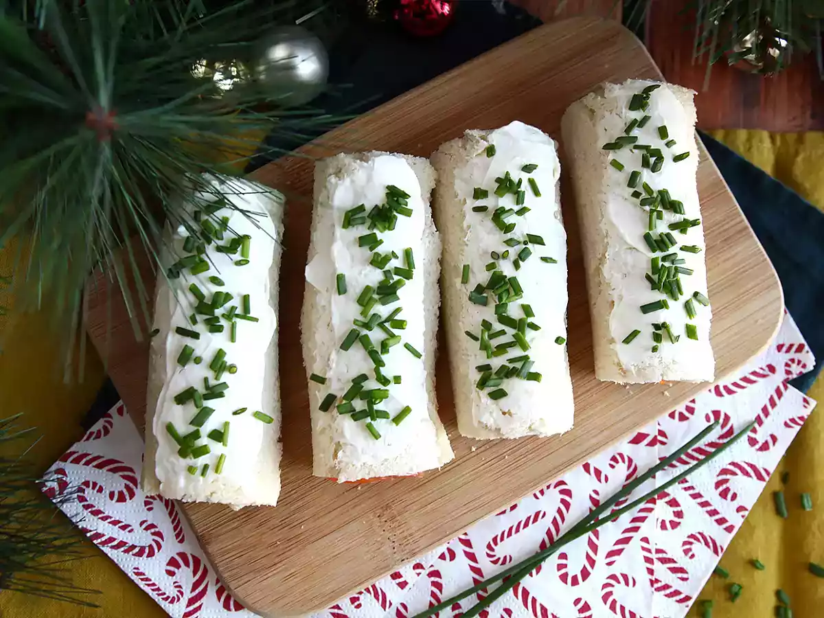 Yule log toasts for christmas - photo 2
