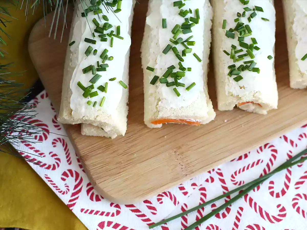 Yule log toasts for christmas - photo 4