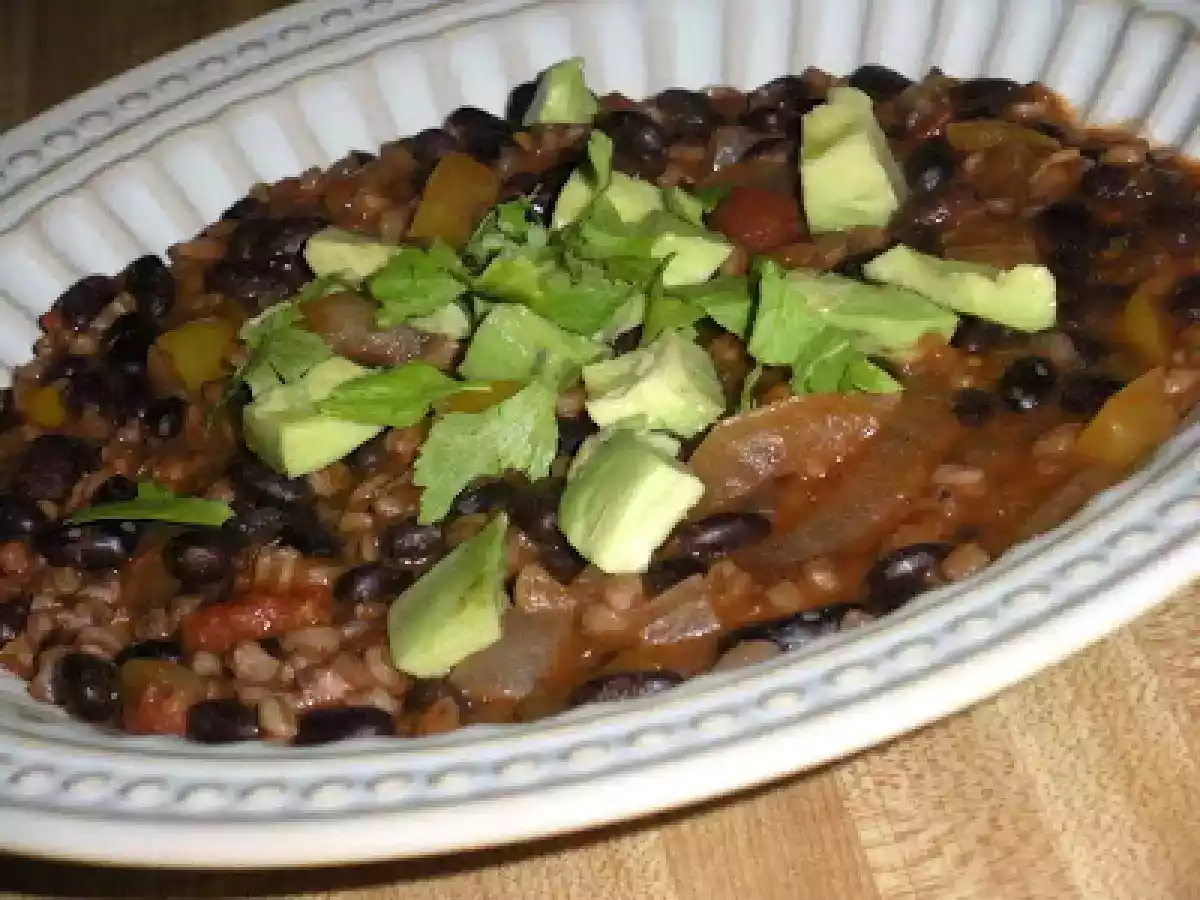 Zesty Oat Groats-Black Bean Chili