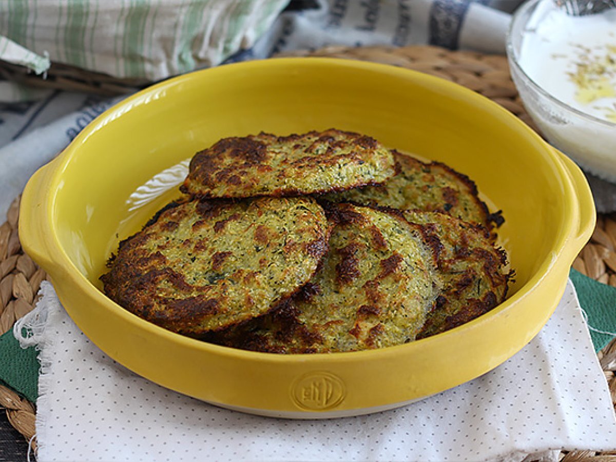 Zucchini and feta patties - photo 2