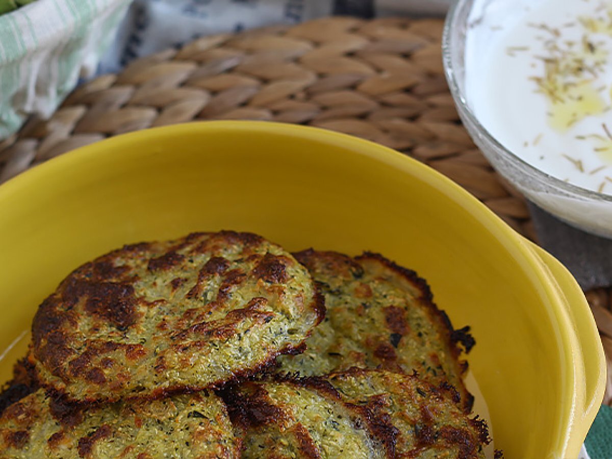 Zucchini and feta patties - photo 3