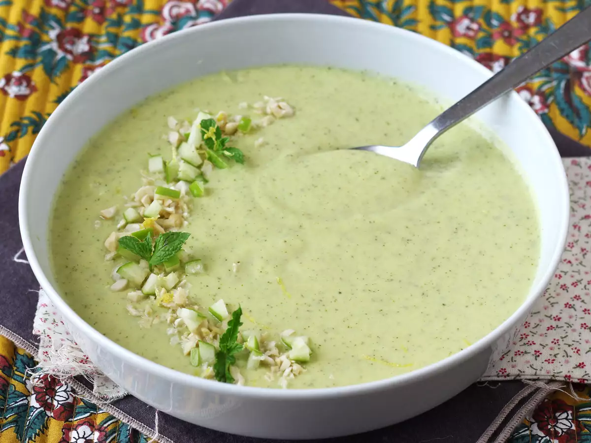 Zucchini and Green Apple Soup with Yogurt, Ready in 30 Minutes - photo 4