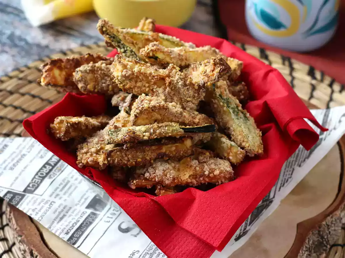 Zucchini fries cooked in airfryer - photo 4