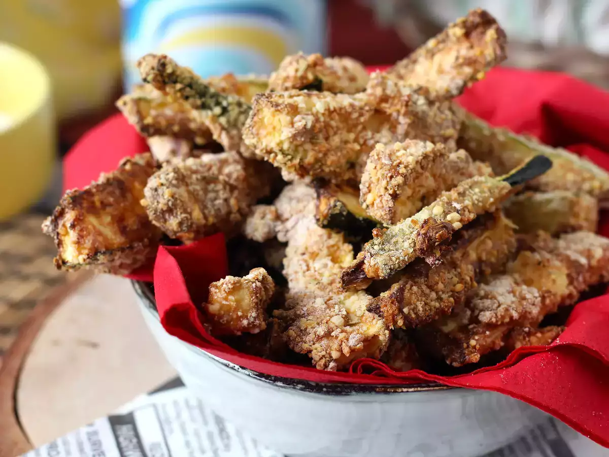 Zucchini fries cooked in the air fryer - photo 2