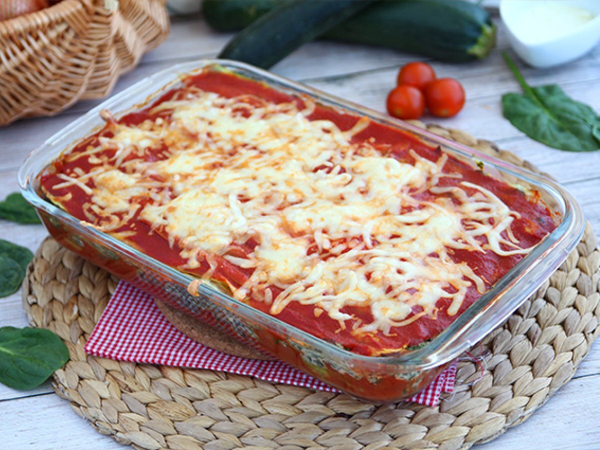 Zucchini lasagna filled with spinach - gluten free