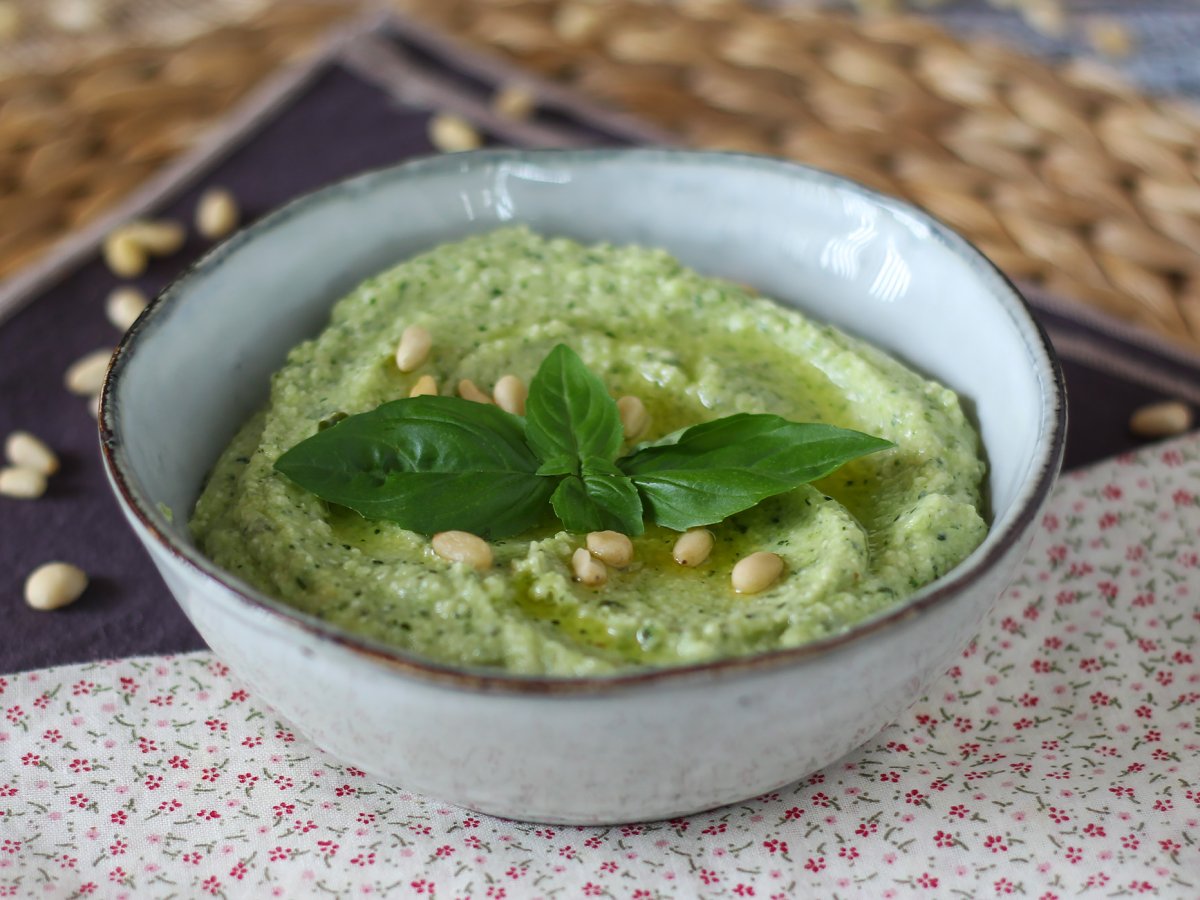 Zucchini pesto, the quick and no-bake sauce for your pasta!