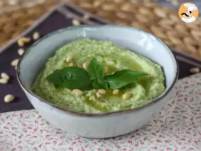 Zucchini pesto, the quick and no-bake sauce for your pasta!