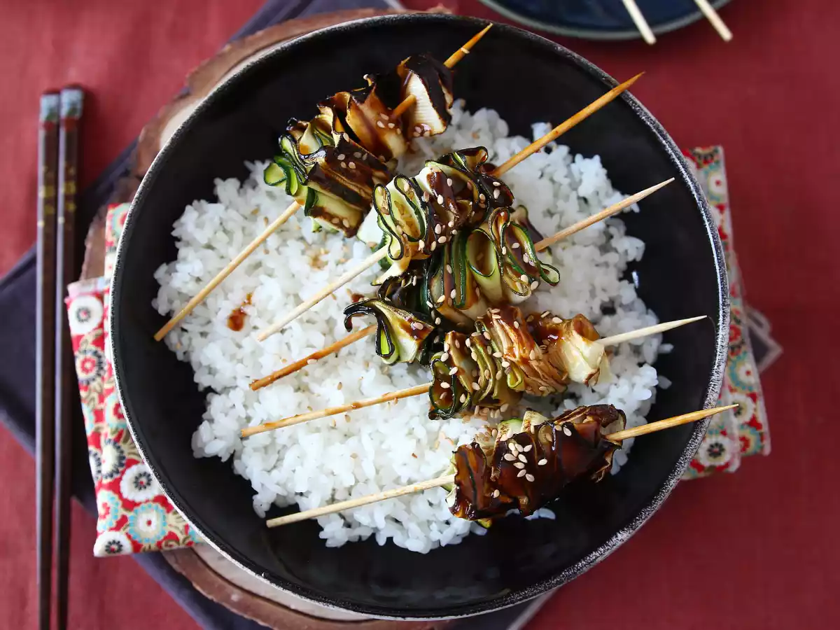Zucchini skewers with a delicious, spicy asian sauce - photo 2