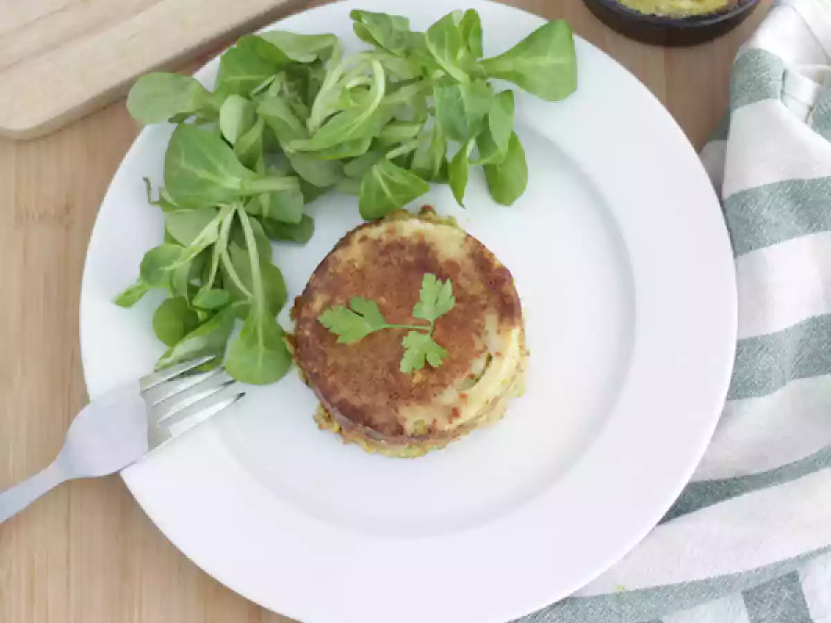 Zucchini soft cakes with kiri cheese core - photo 3