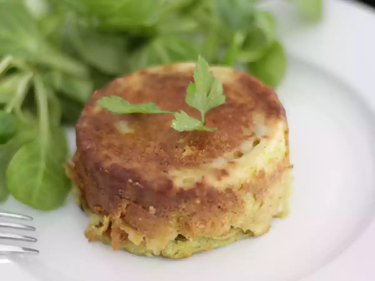 Zucchini soft cakes with kiri cheese core - photo 4