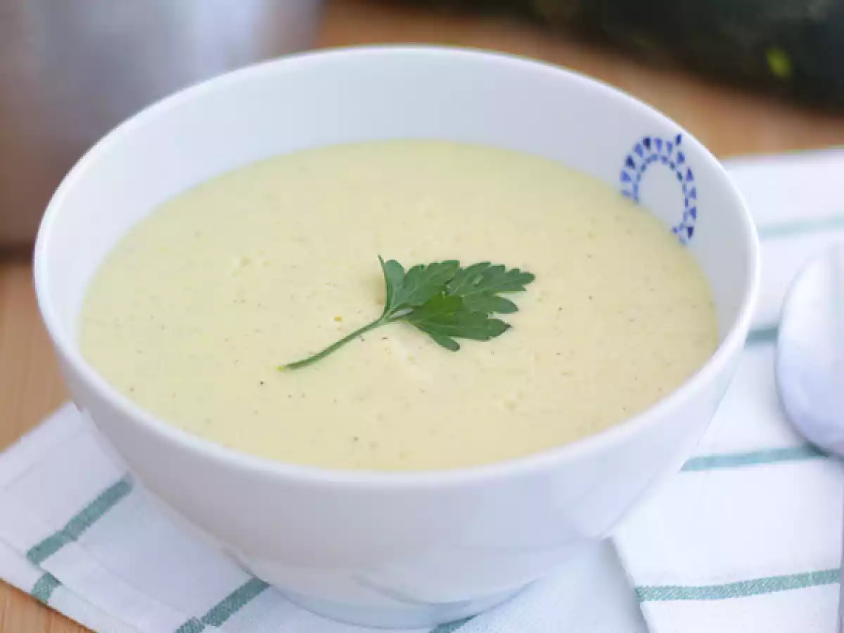 Zucchini velvet soup - video recipe !