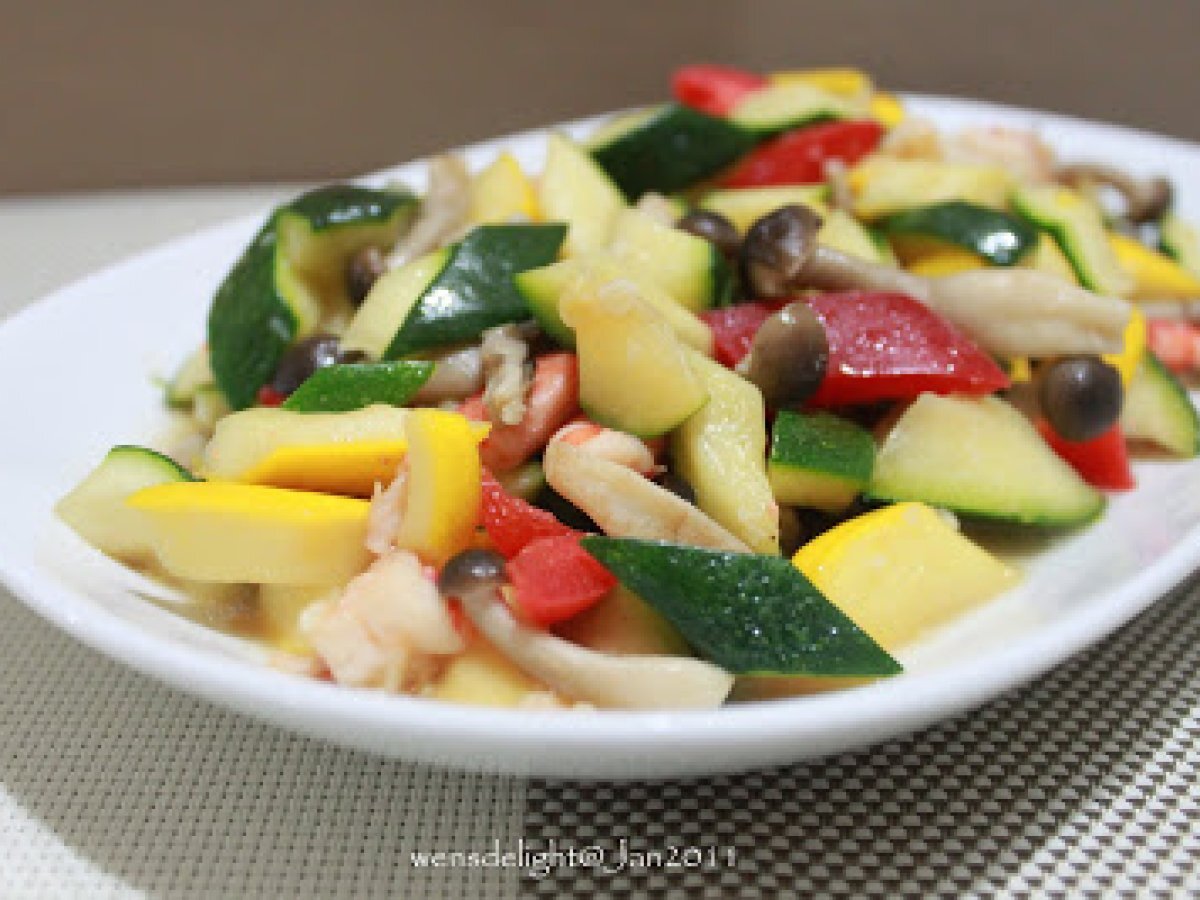 Zucchini with Capsicum, Shimeji Mushroom & Prawns - photo 3