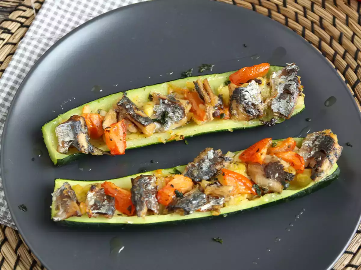 Zucchinis stuffed with tomatoes and sardines - photo 3