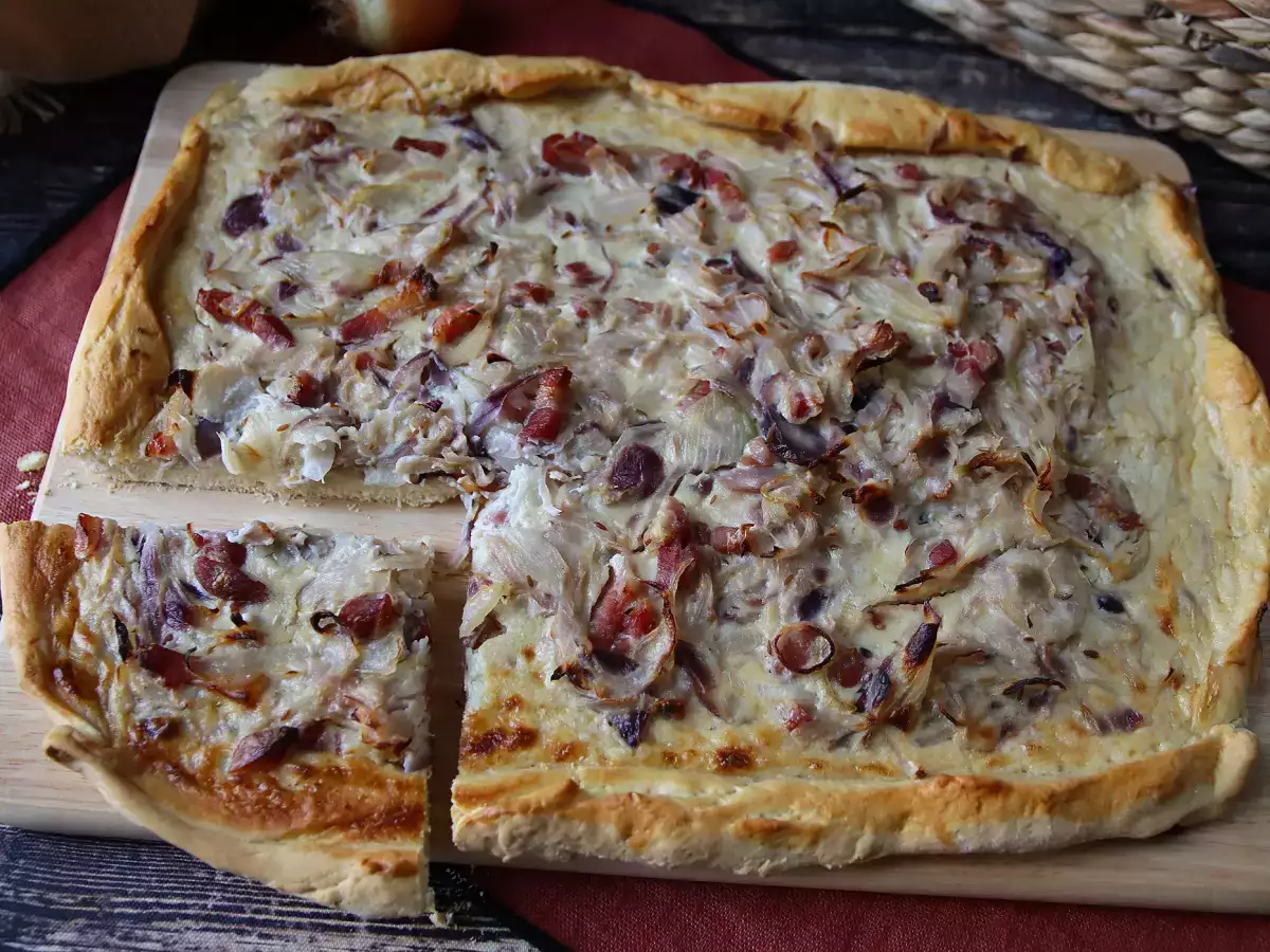 Zwiebelkuchen: the German onion tart with tender onions and bacon - photo 2