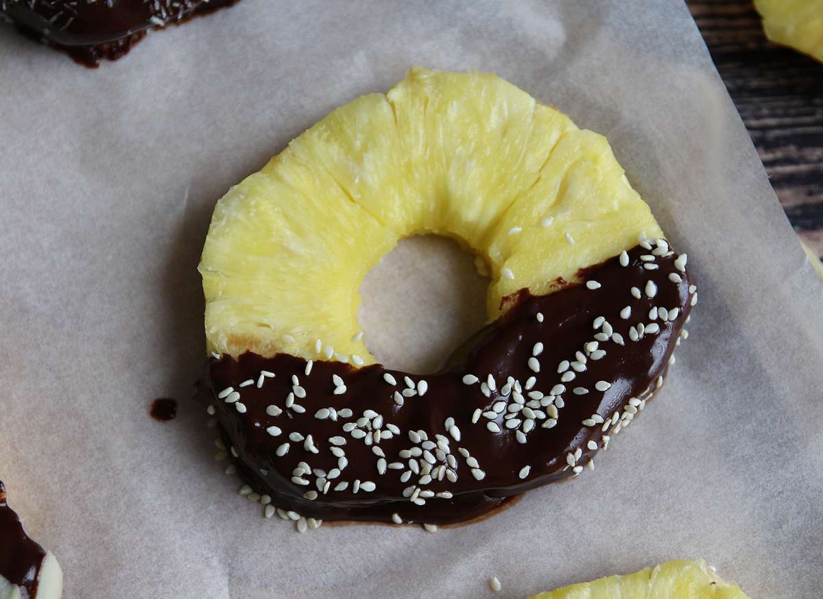 Pineapple recipes: tropical desserts, drinks and savory ideas